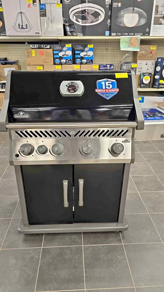 Napoleon rogue 525 propane barbecue grill