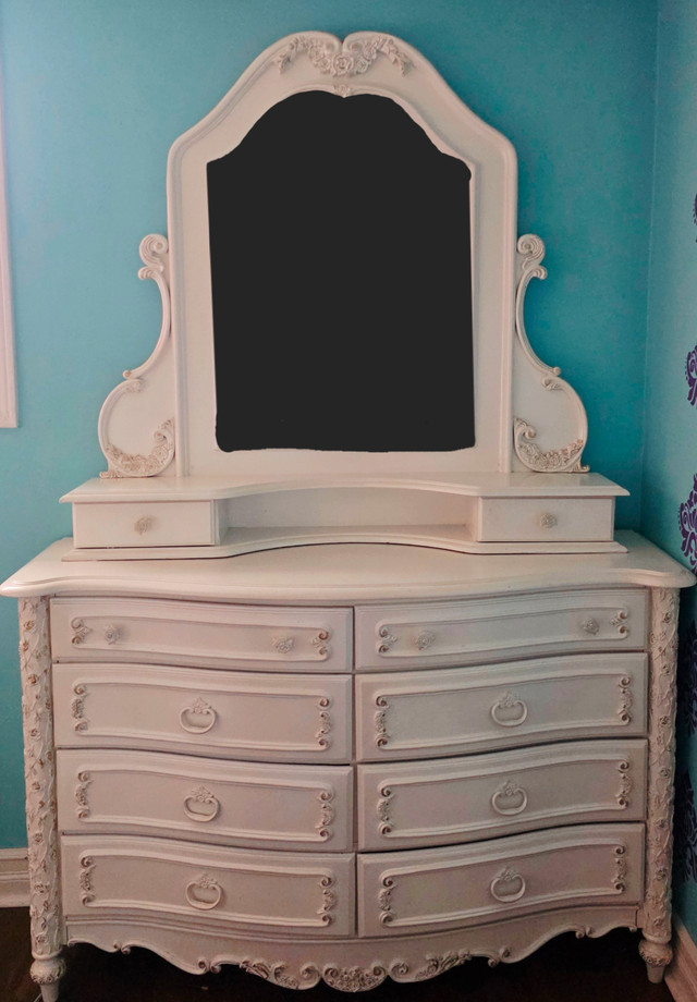 Girls Fancy White Mirrored Dresser With Matching Nighstand - photo 2