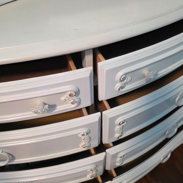Girls Fancy White Mirrored Dresser With Matching Nighstand - photo 4