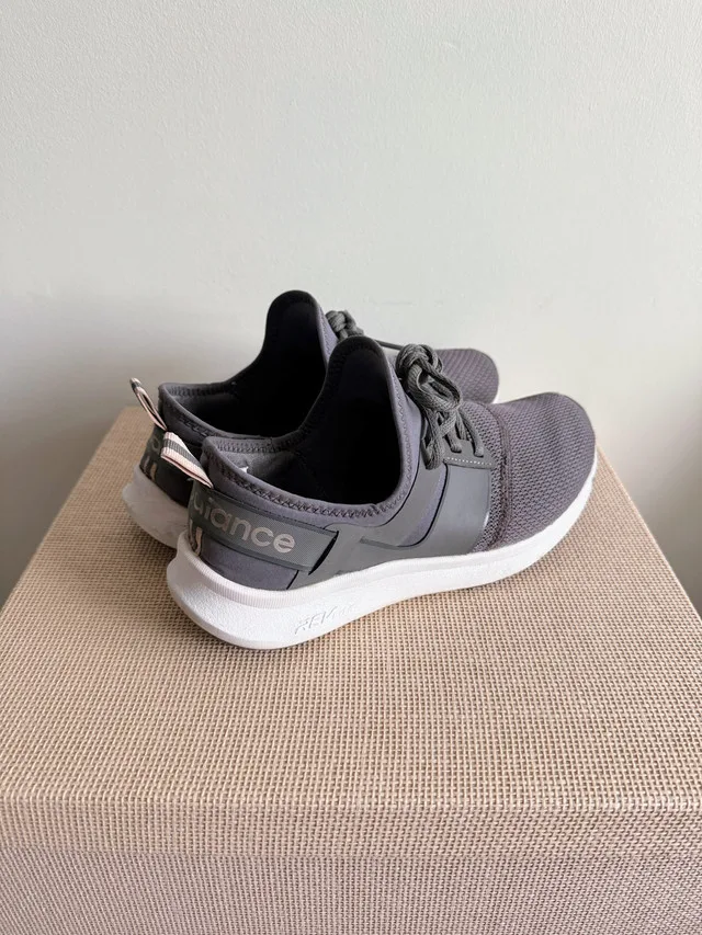 New Balance Grey Running Shoes, Size 7.5 image indicator(3)