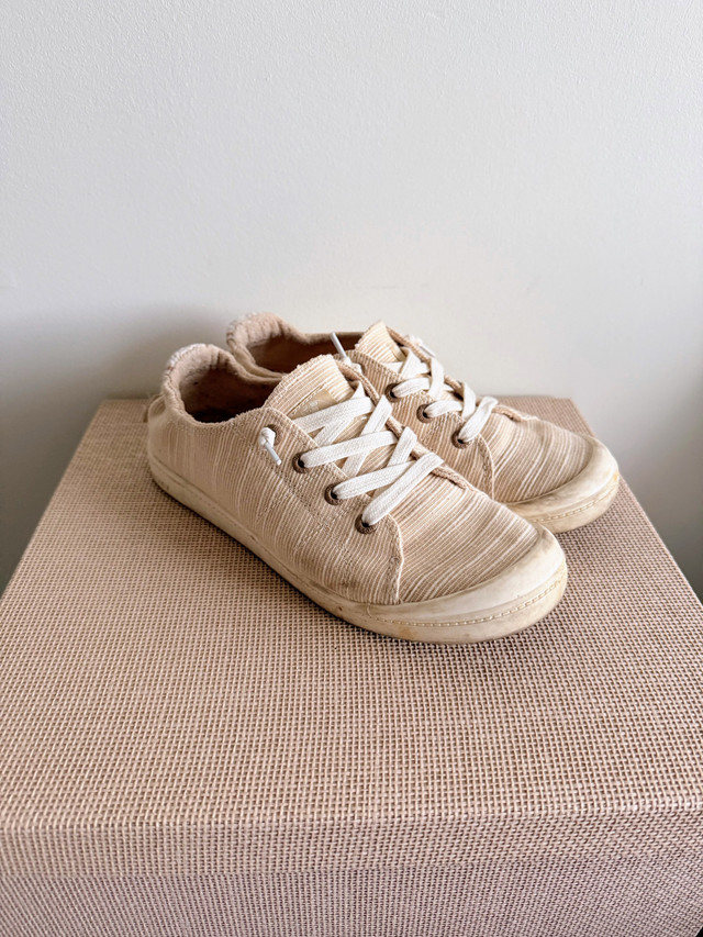 Roxy Beige Sneakers, Size 8