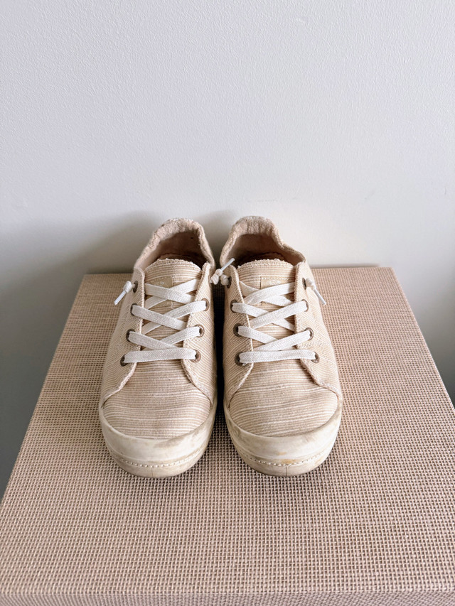 Roxy Beige Sneakers, Size 8 - photo 2