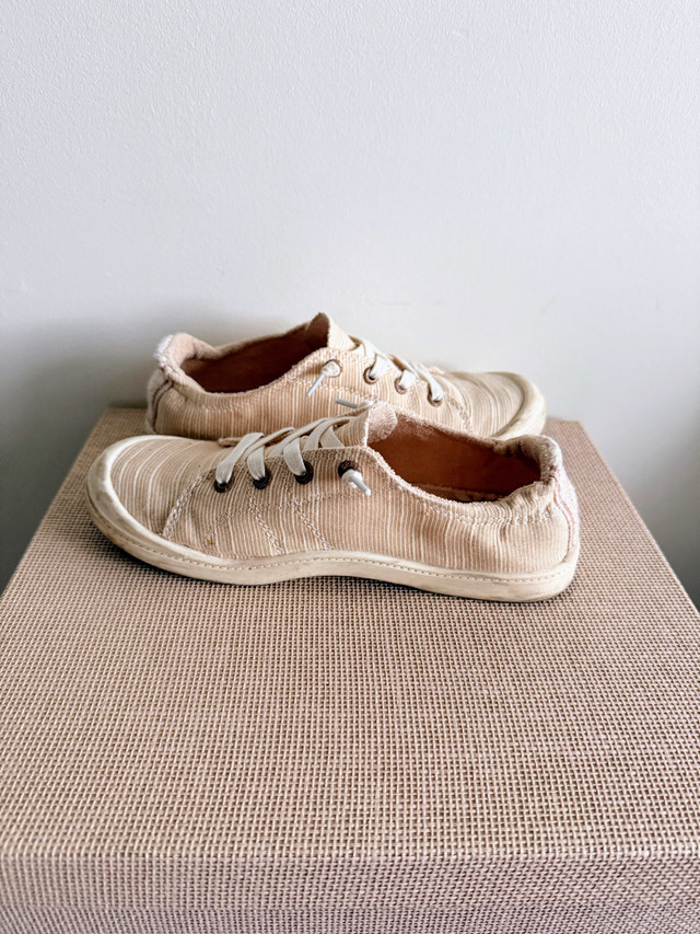 Roxy Beige Sneakers, Size 8 - photo 4