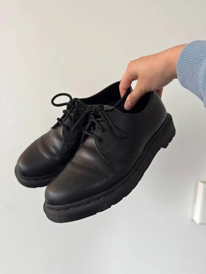 Doc Martens Oxford shoes (unisex shoe) thumbnail