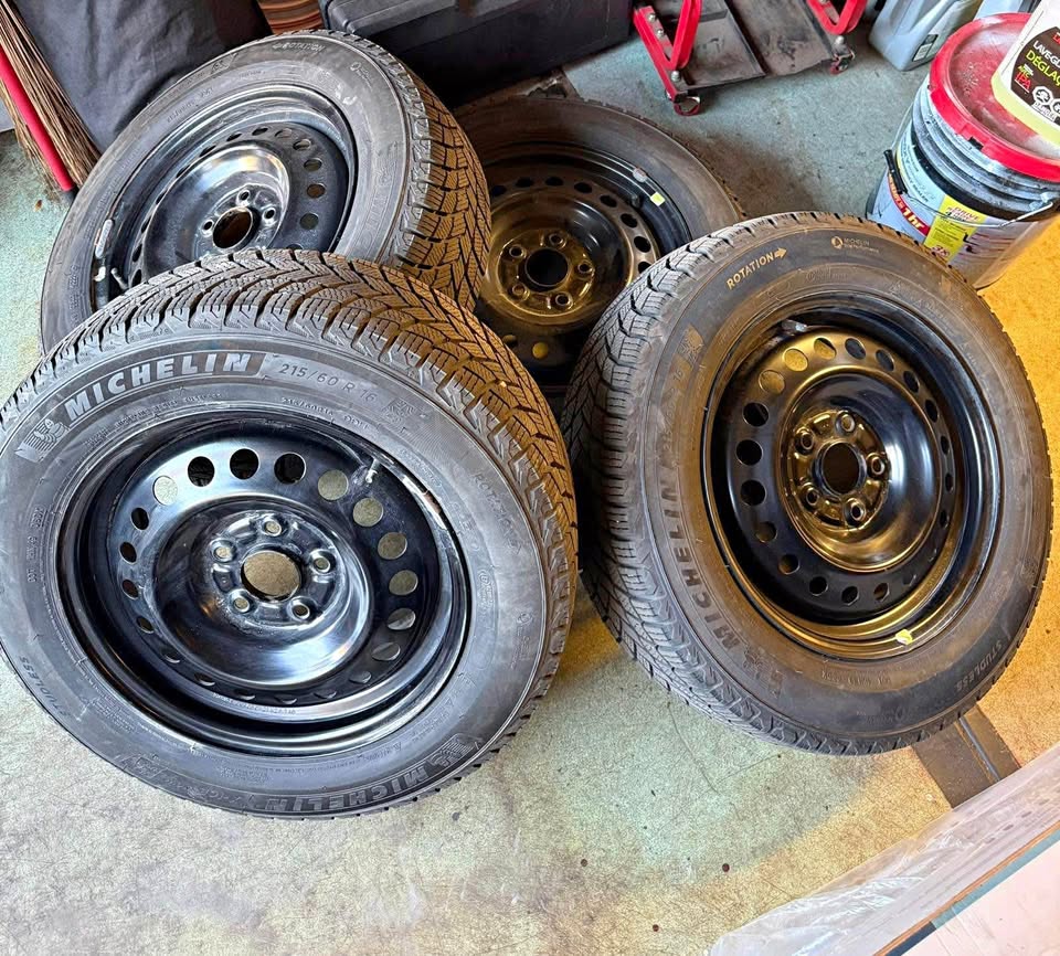 215/60/16 MICHELINS X ICE!! ON RIM!!! CHEAP!!