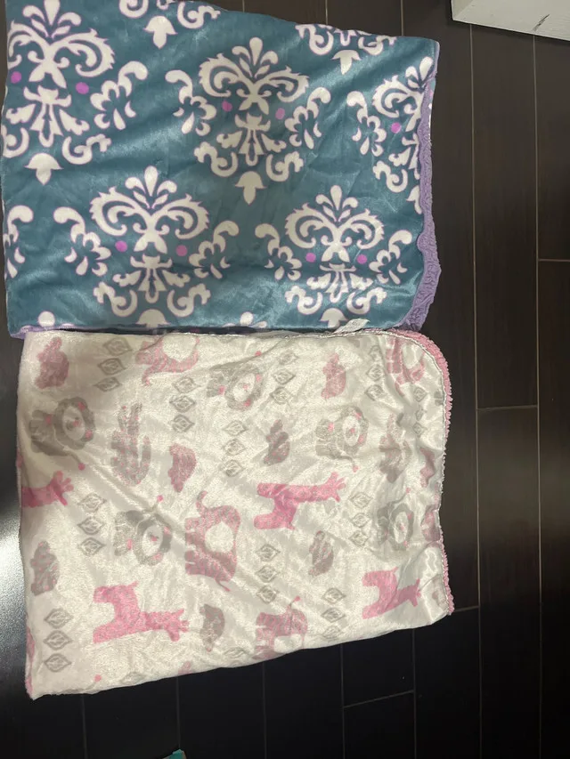 2 Small blankets thumbnail