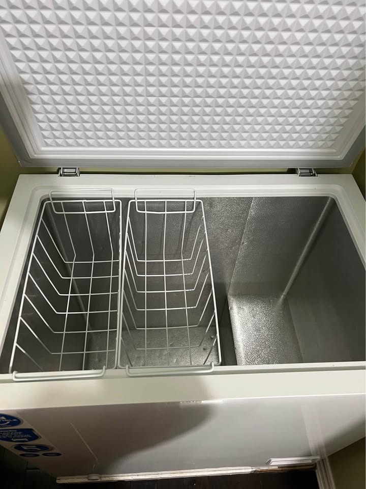 Danby 7.0 CU ft convertable freezer or fridge - photo 2