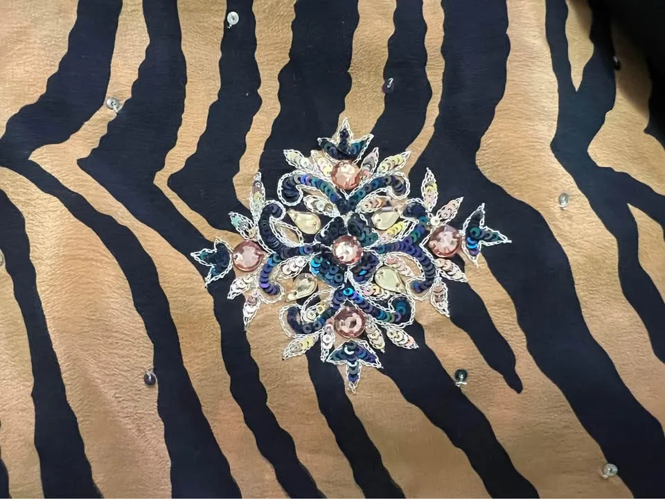 Silk embroidered Sari image indicator(6)