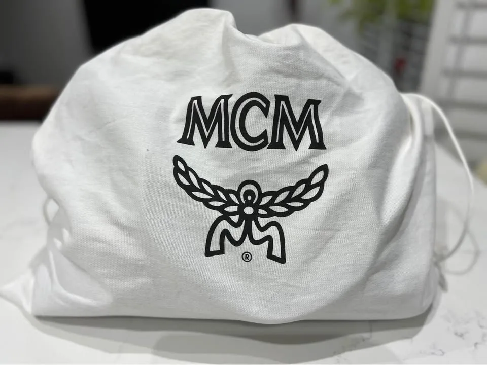 MCM leather handbag image indicator(10)