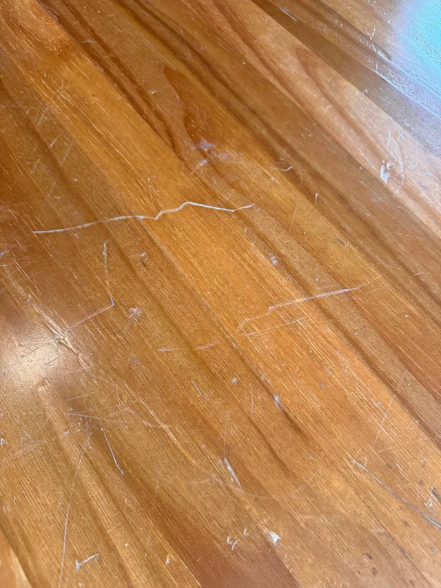 Table and Chairs image indicator(4)