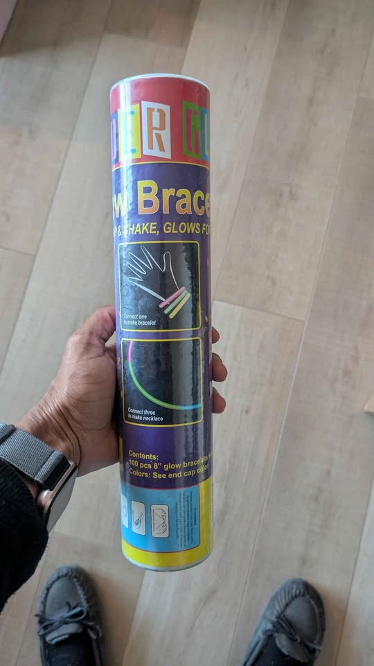 BNIB 100 glow sticks - photo 2