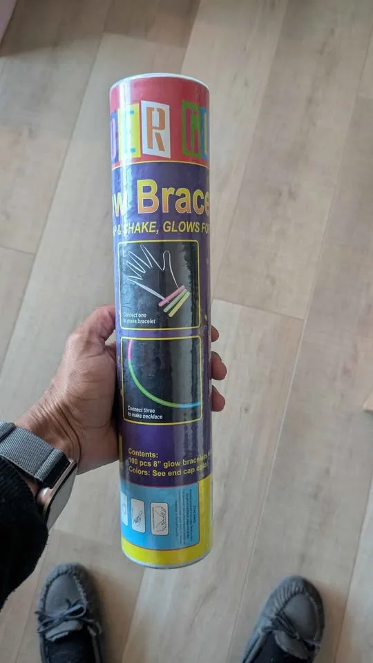 BNIB 100 glow sticks image indicator(2)