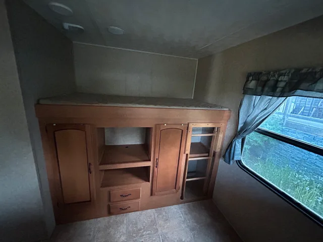 2011 Palomino 31 foot bhss image indicator(5)