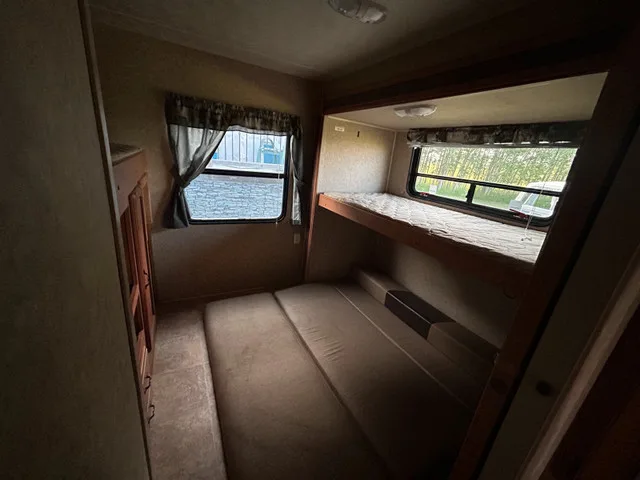 2011 Palomino 31 foot bhss image indicator(7)