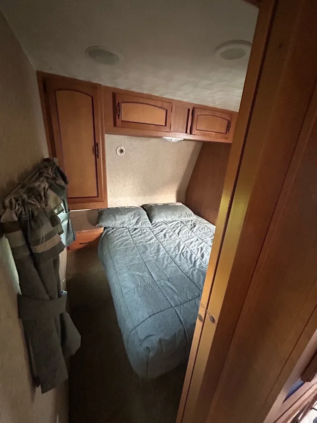 2011 Palomino 31 foot bhss image indicator(9)