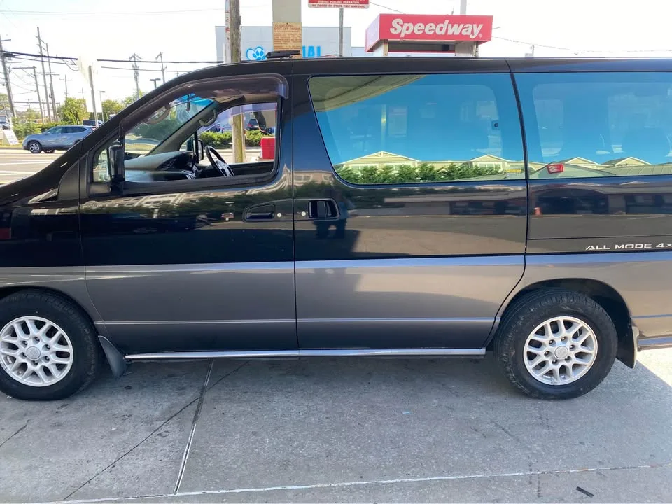 1998 Nissan homy · Right hand drive image indicator(2)