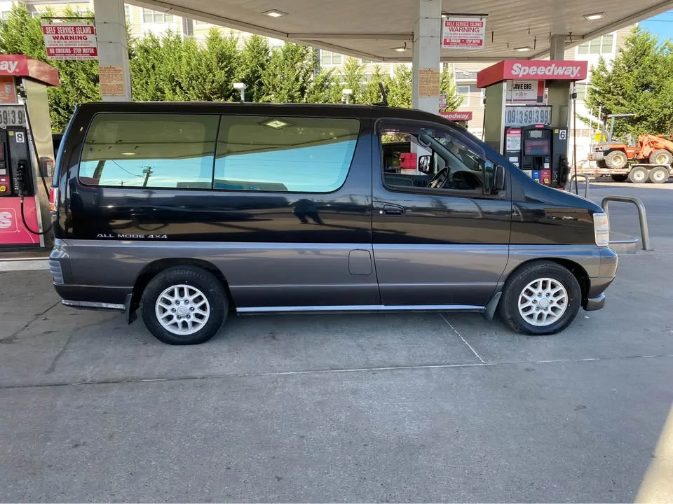 1998 Nissan homy · Right hand drive image indicator(3)