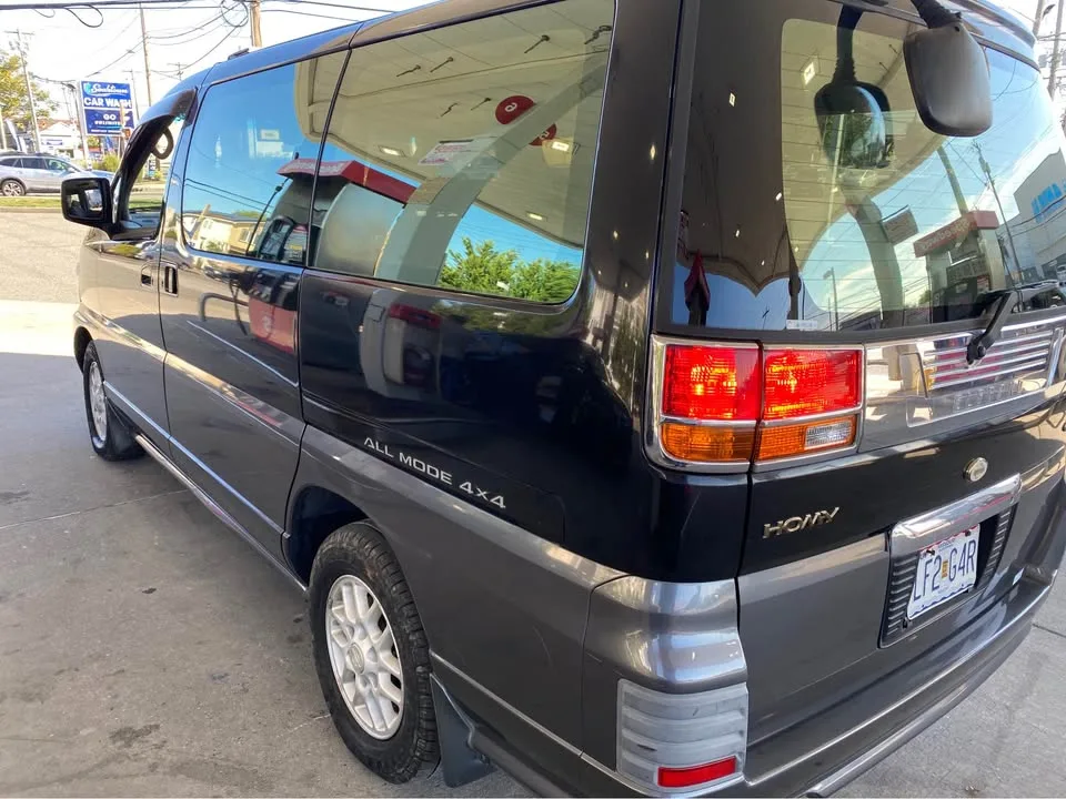 1998 Nissan homy · Right hand drive image indicator(6)