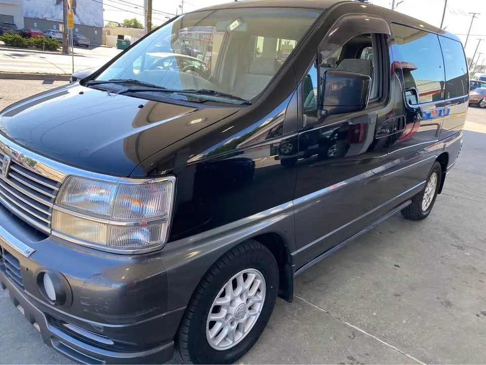 1998 Nissan homy · Right hand drive image indicator(7)