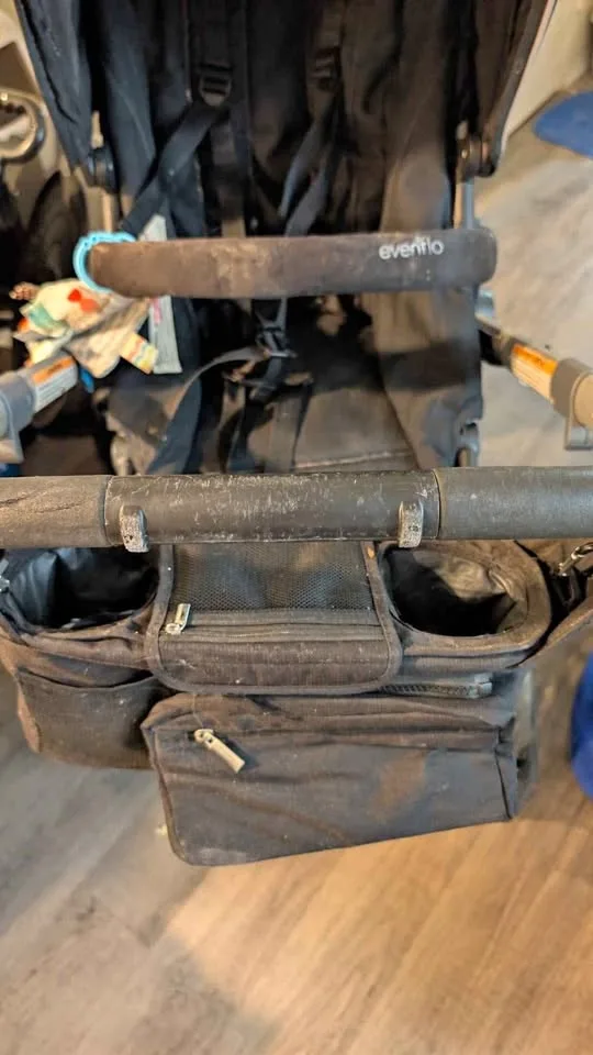 Evenlo Pivot Expand Stroller plus caddy and changing pad! thumbnail