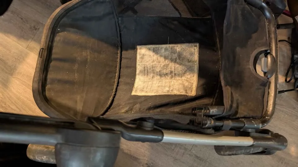 Evenlo Pivot Expand Stroller plus caddy and changing pad! image indicator(5)