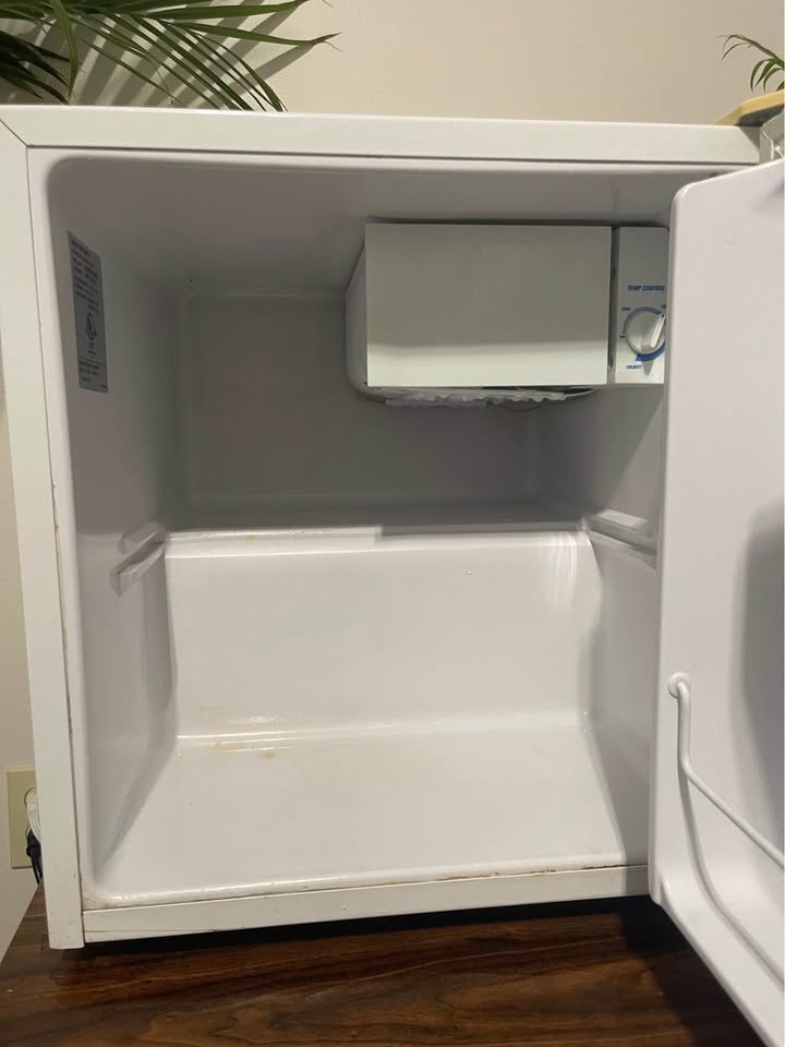 Mini Fridge - photo 3
