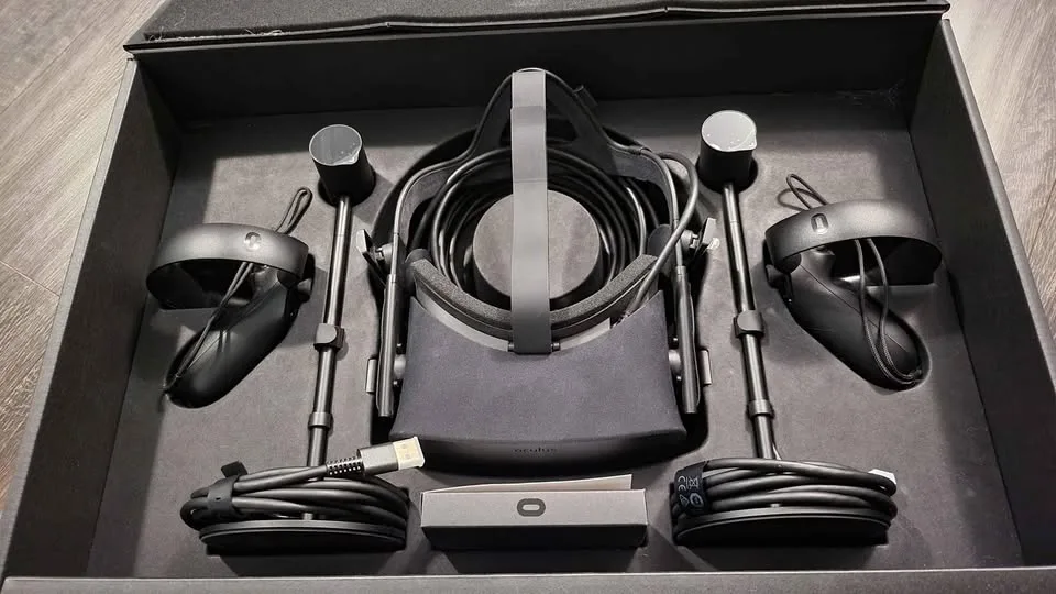 *LIKE NEW* Oculus Rift VR Headset image indicator(2)