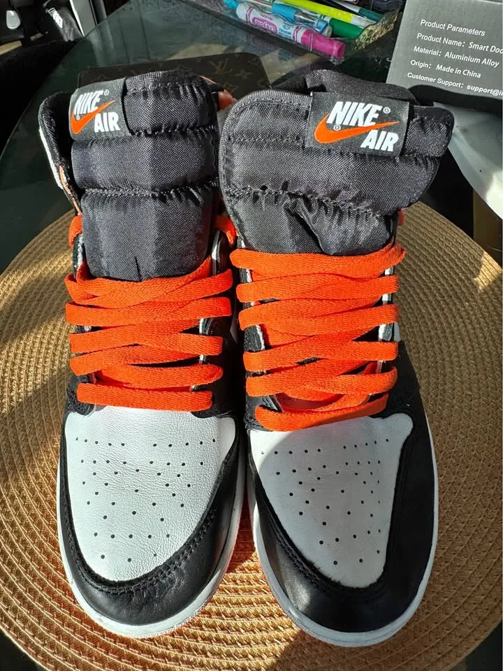 Jordan 1 High Electro Orange size 7Y thumbnail