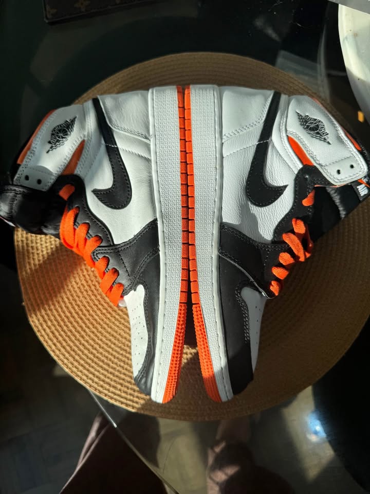 Jordan 1 High Electro Orange size 7Y - photo 3