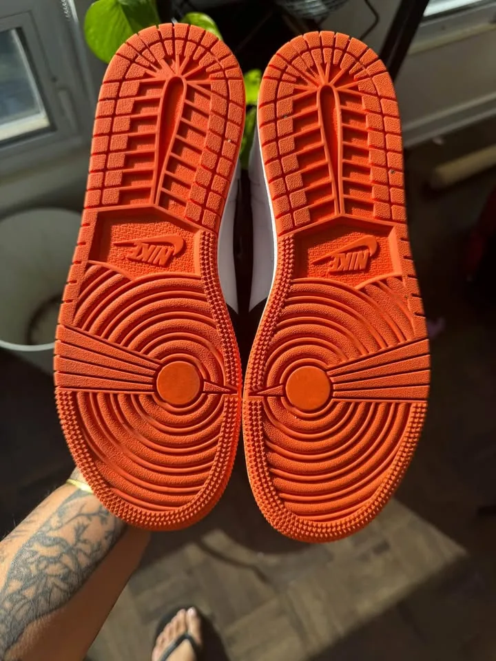 Jordan 1 High Electro Orange size 7Y image indicator(4)