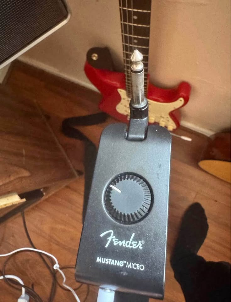 Fender Mustang Micro - photo 3
