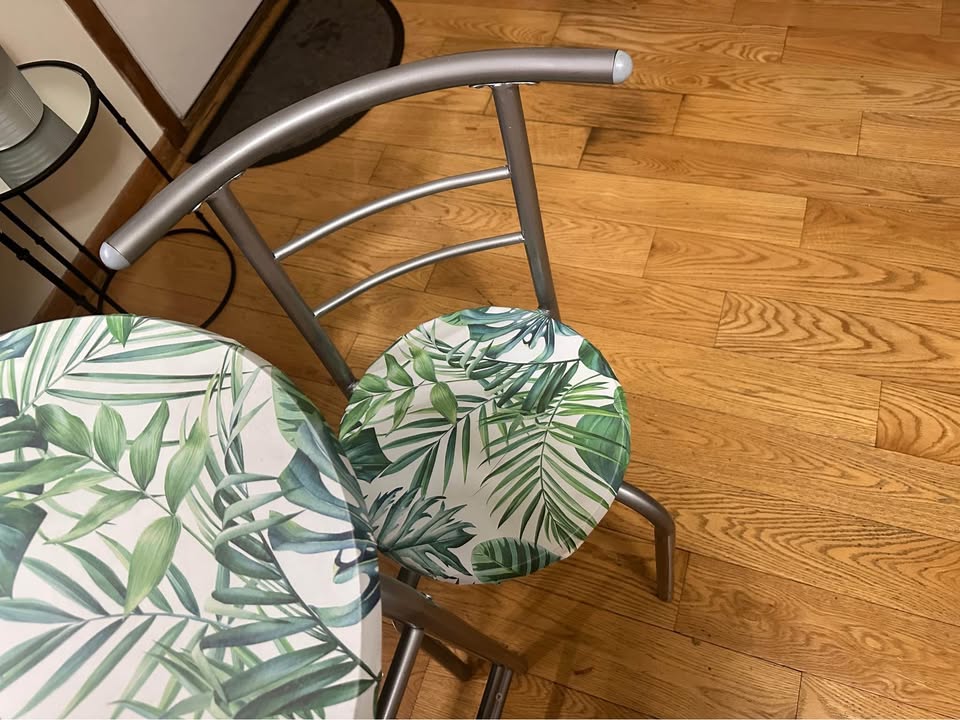 Small table with chairs - photo 4