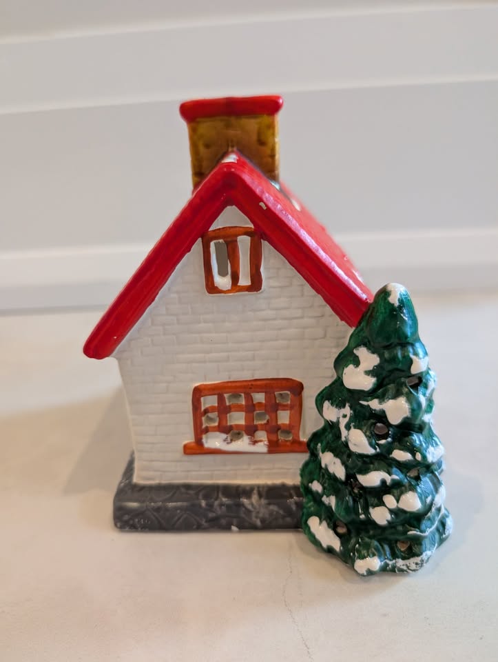 Christmas Village Ceramic School House Tealight lit - photo 3