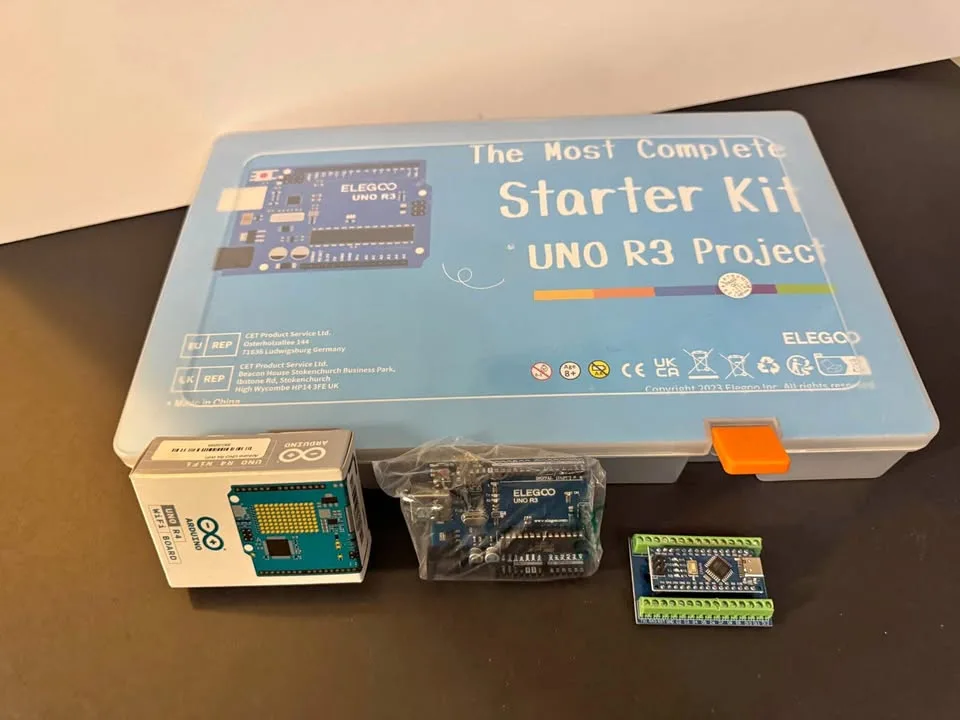 Arduino UNO R4 plus starter kit thumbnail
