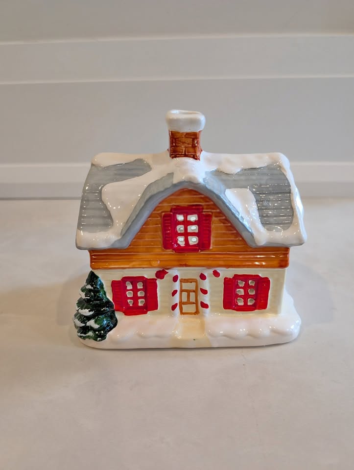 Christmas Village Ceramic House Tealight lit