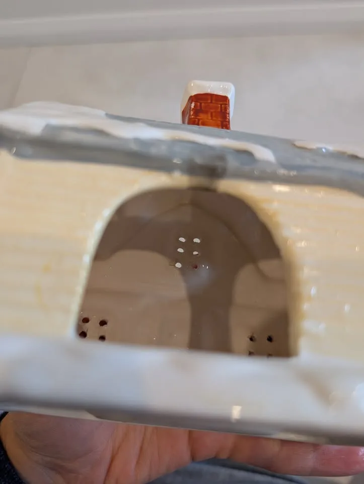 Christmas Village Ceramic House Tealight lit image indicator(7)