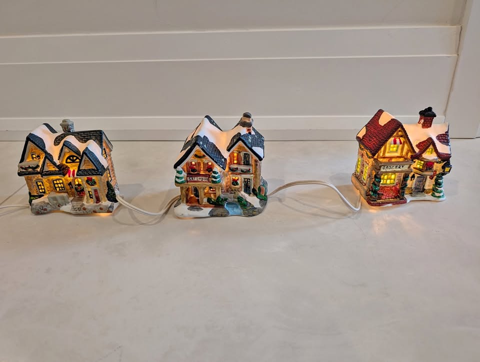 Trim Shoppe Attached Porcelain Lighted Houses