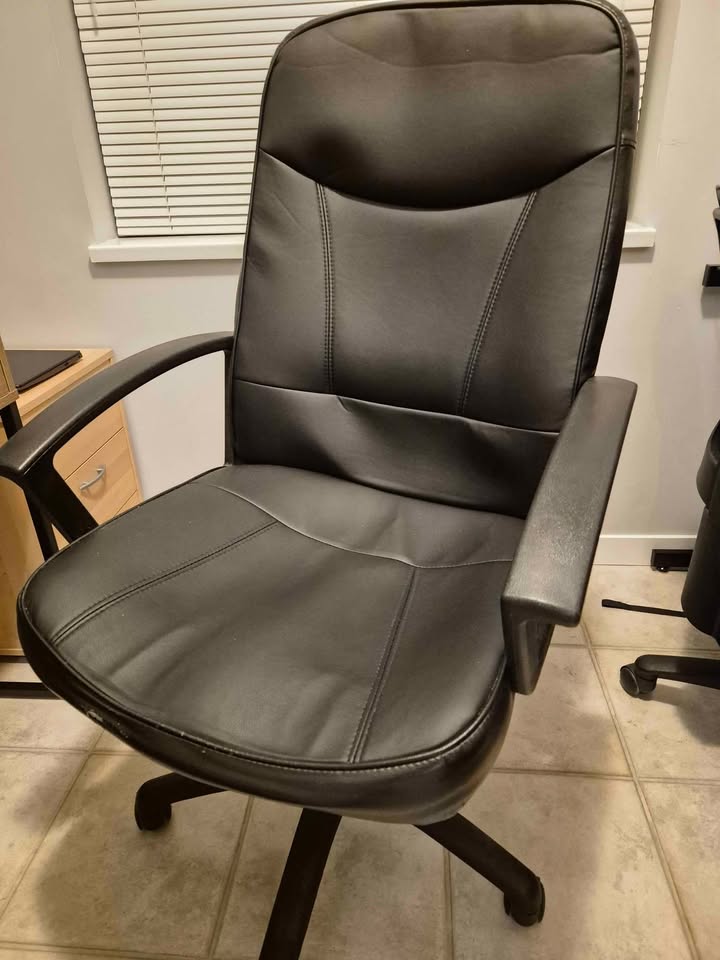 Height adjustable swivel office chair - photo 3