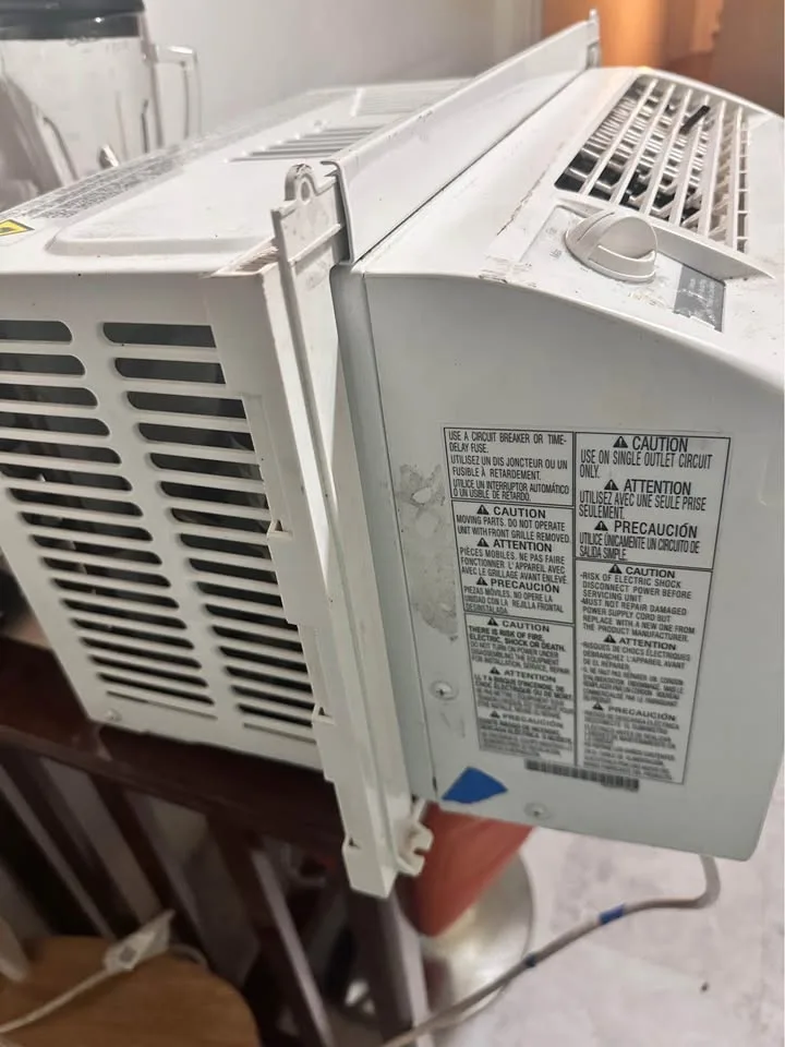 LG Air Conditioner in Perfect Condition image indicator(2)