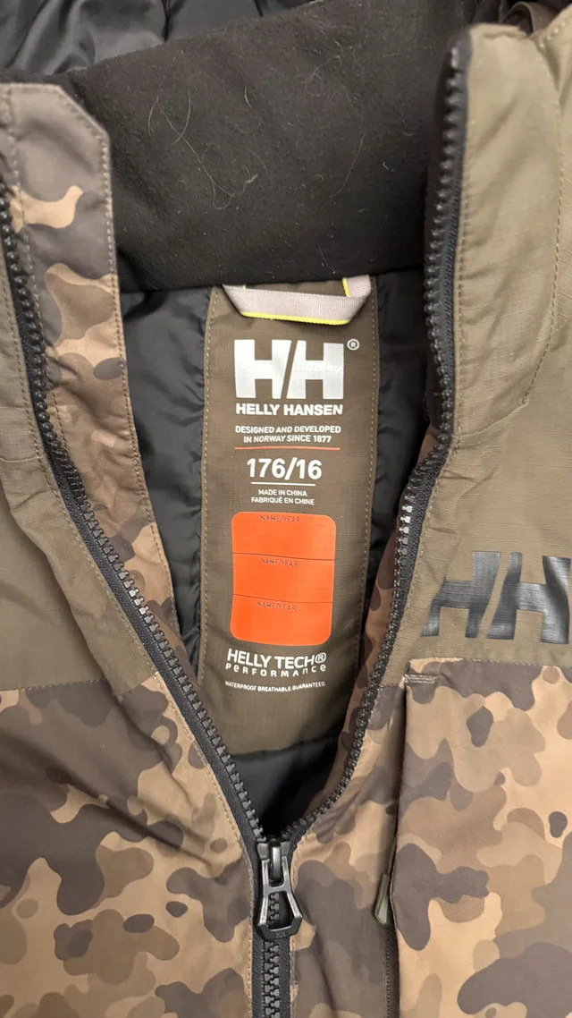 Helly Hansen Ski Jacket & Pants Set - Excellent Condition image indicator(2)