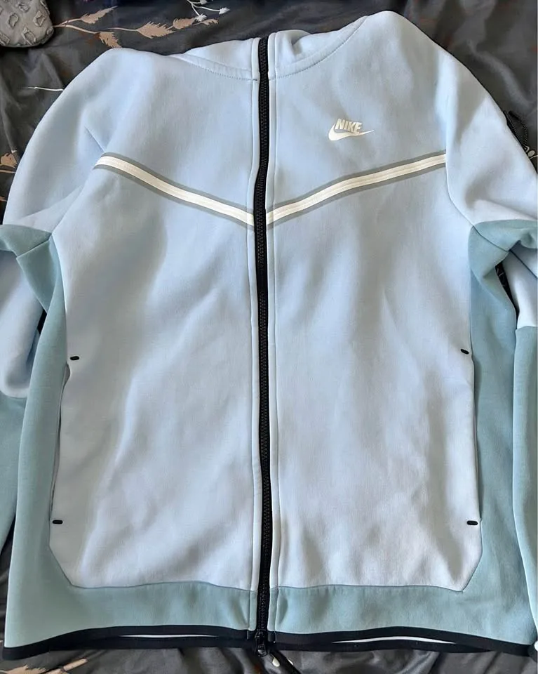 Nike tech thumbnail