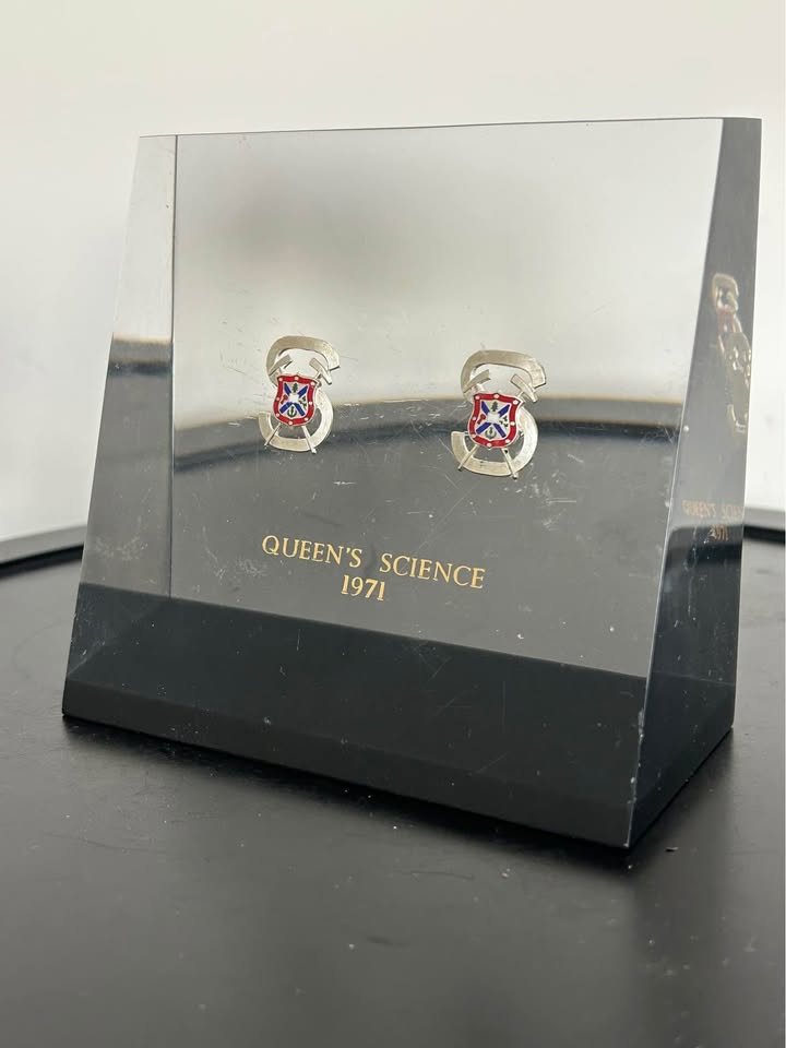 1971 Queen's University Lucite Display - photo 2