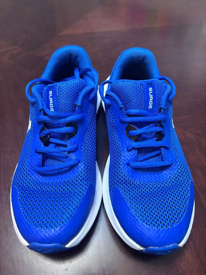 Under Armour Surge 3 Boys' Grade School Running Shoes image indicator(2)