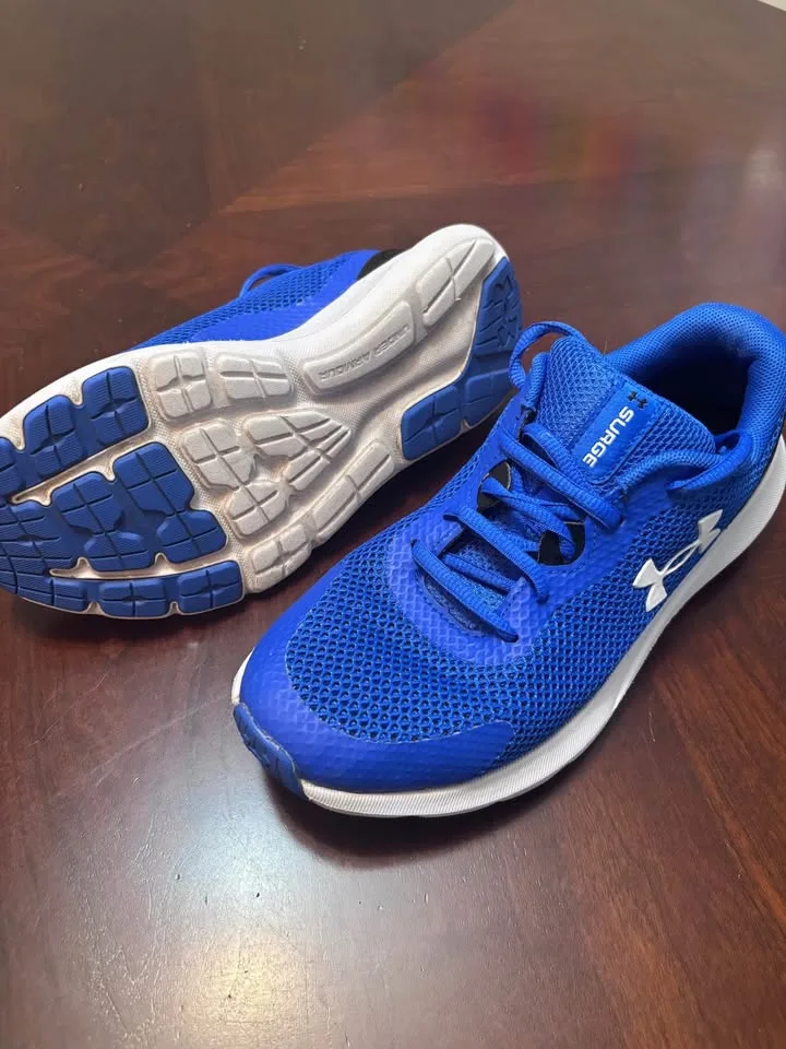 Under Armour Surge 3 Boys' Grade School Running Shoes image indicator(3)