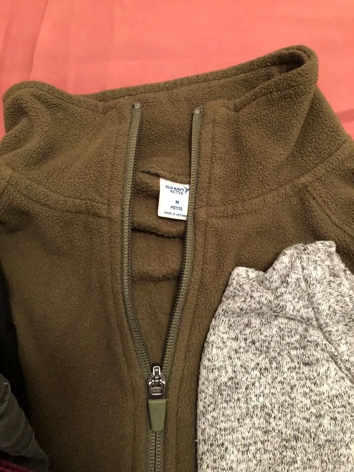 Size M Clothing Lot image indicator(2)