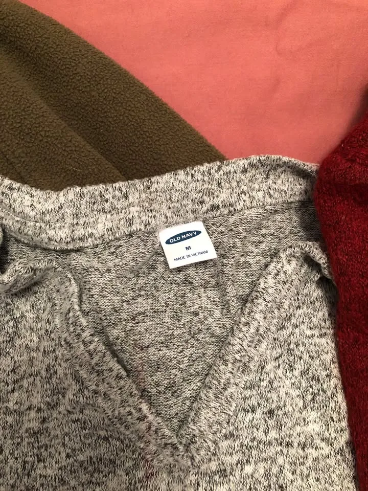 Size M Clothing Lot image indicator(3)