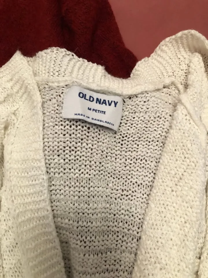 Size M Clothing Lot image indicator(5)