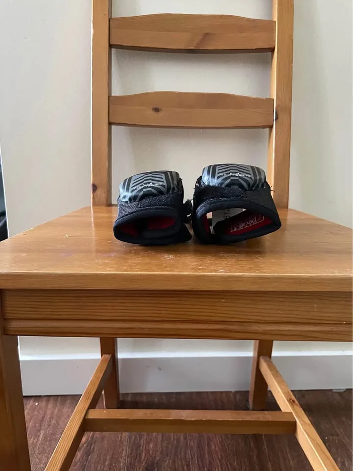 Elbow pads image indicator(2)