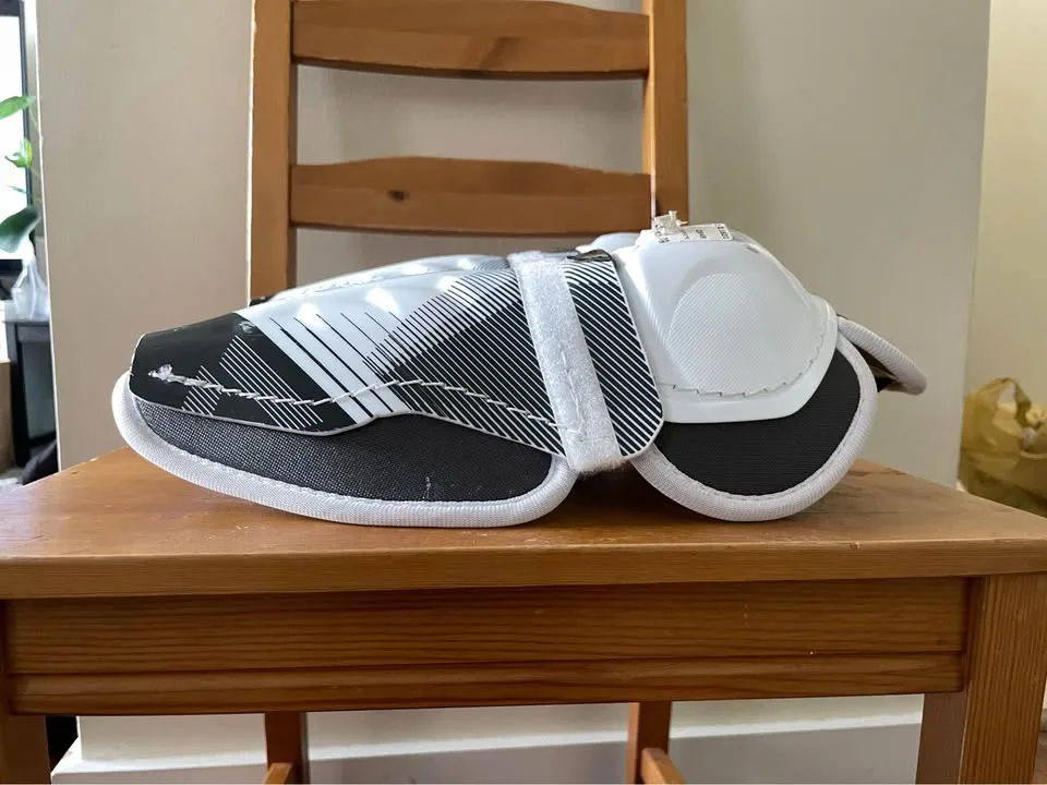 Shin guards image indicator(2)