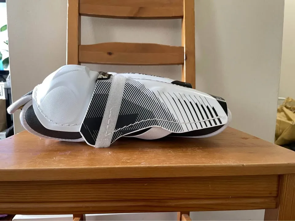 Shin guards image indicator(4)